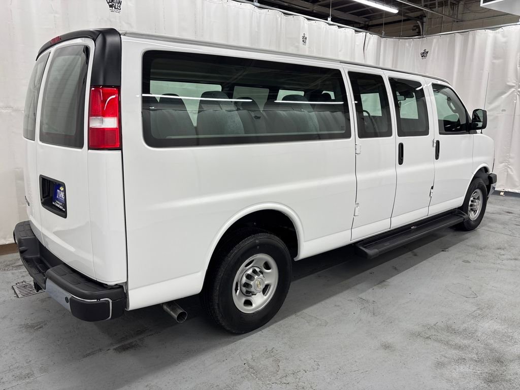 New 2024 Chevrolet Express 3500 Extended RWD image 5