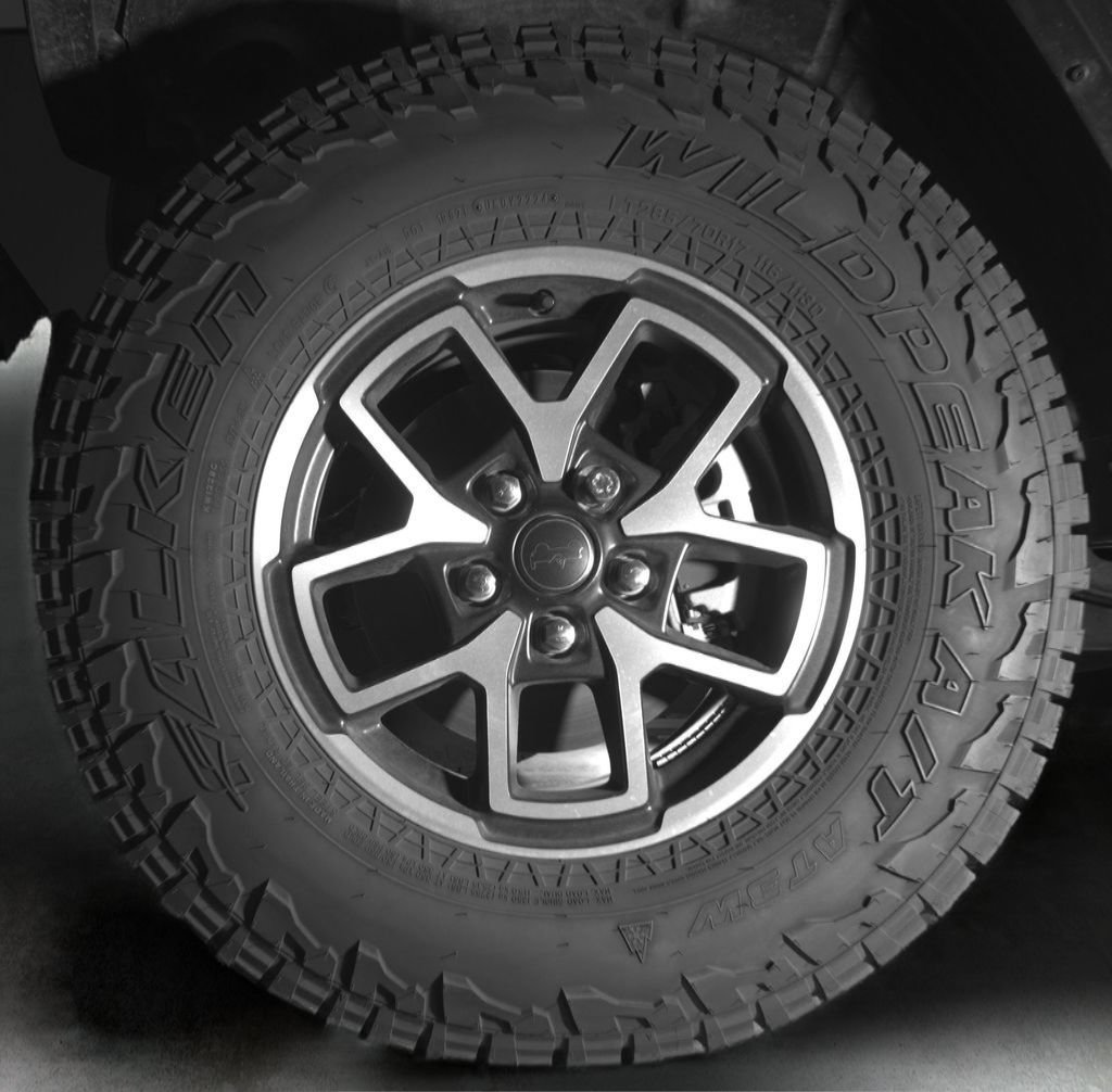 Used 2025 Jeep Gladiator Rubicon w/ Convenience Group AWD/4WD image 15