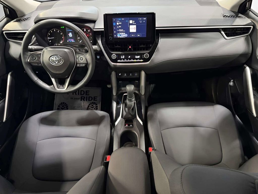 Used 2025 Toyota Corolla Cross LE AWD/4WD image 29