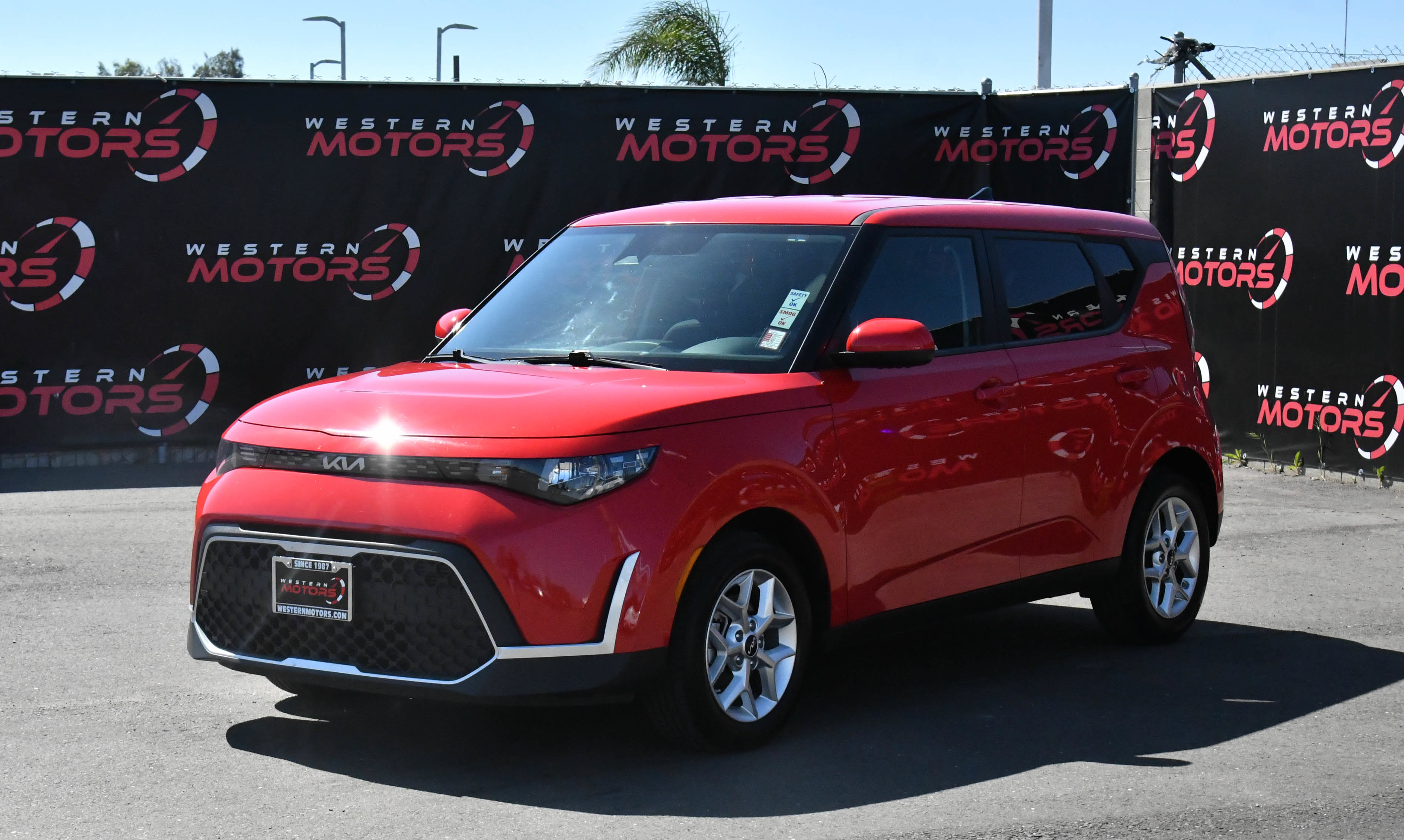 Used 2024 Kia Soul LX w/ Option Group 015 FWD image 3
