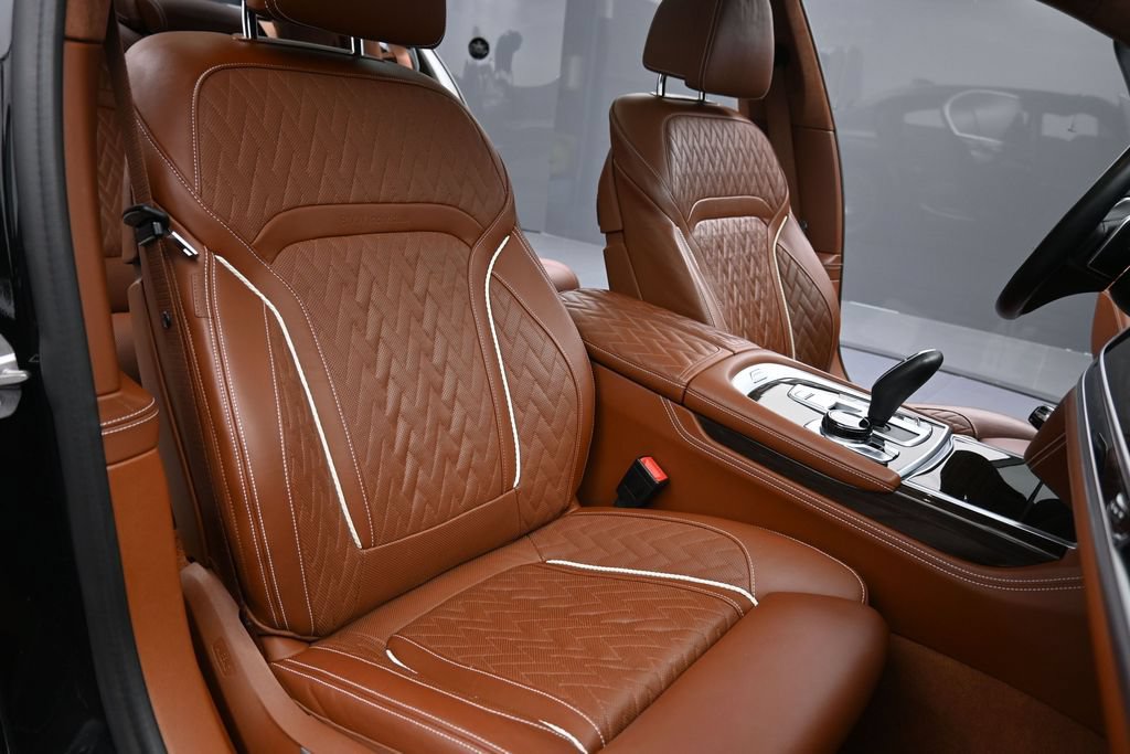 Used 2022 BMW 750i xDrive w/ Autobahn Package AWD/4WD image 21