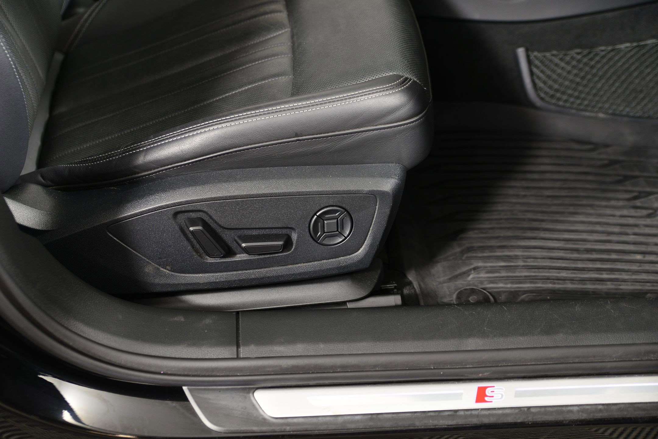 Used 2023 Audi A6 Premium Plus w/ Premium Plus Package image 12