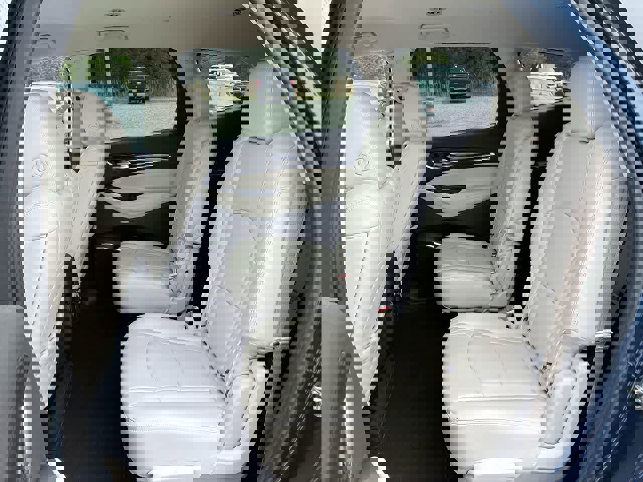 Used 2024 Buick Enclave Essence image 23