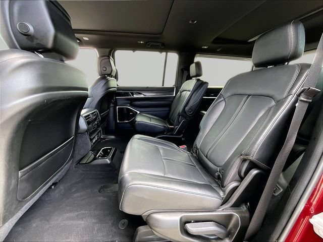 Used 2023 Jeep Wagoneer Series III w/ Premium Group I AWD/4WD image 15