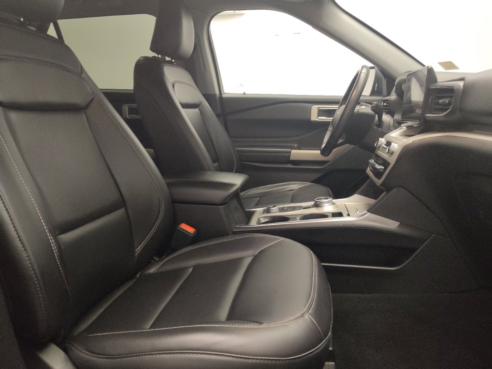 Used 2023 Ford Explorer XLT w/ Equipment Group 202A AWD/4WD image 21