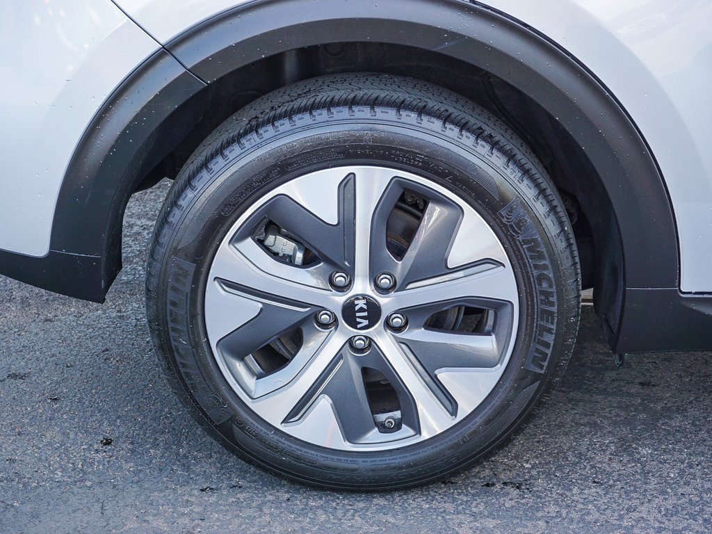 Certified 2020 Kia Niro EX image 9