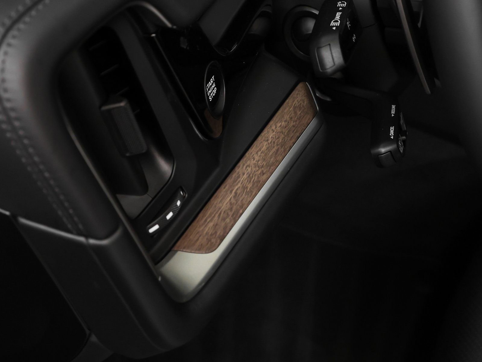 Certified 2025 Porsche Cayenne image 29