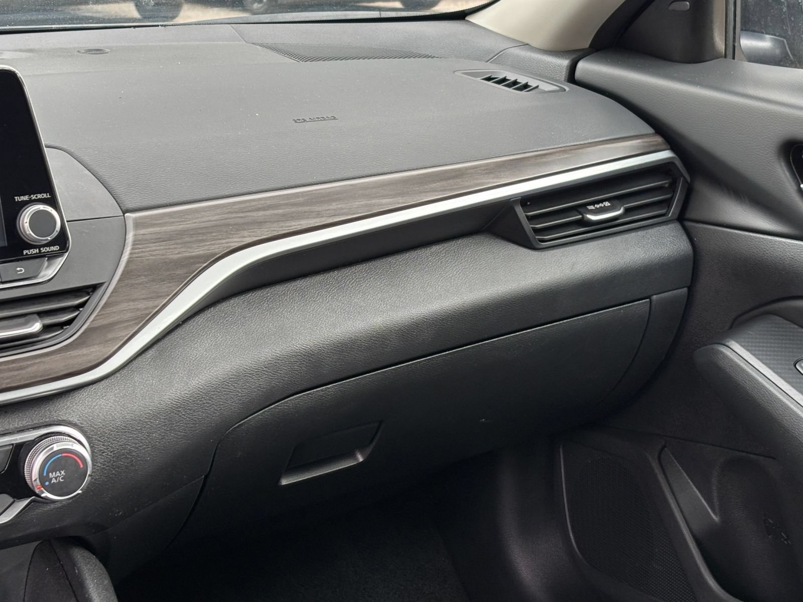 Used 2025 Nissan Altima 2.5 SV FWD image 35