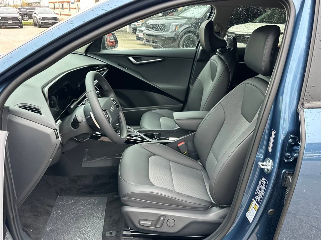 New 2025 Kia Niro EX image 7