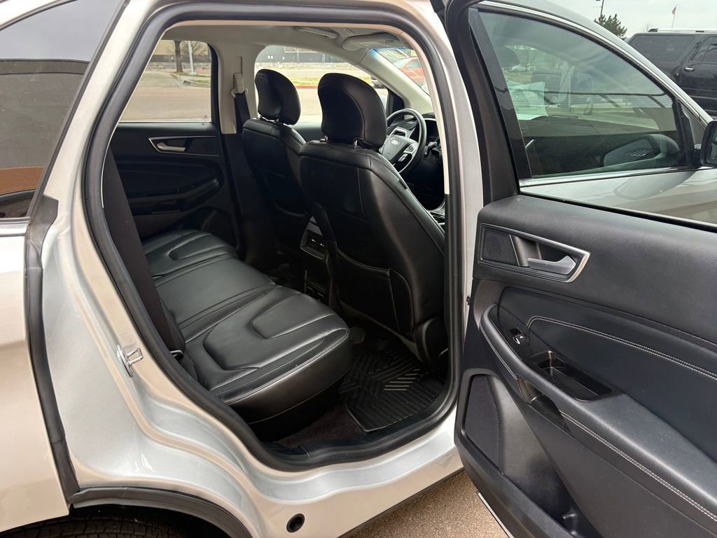 Used 2019 Ford Edge Titanium image 28