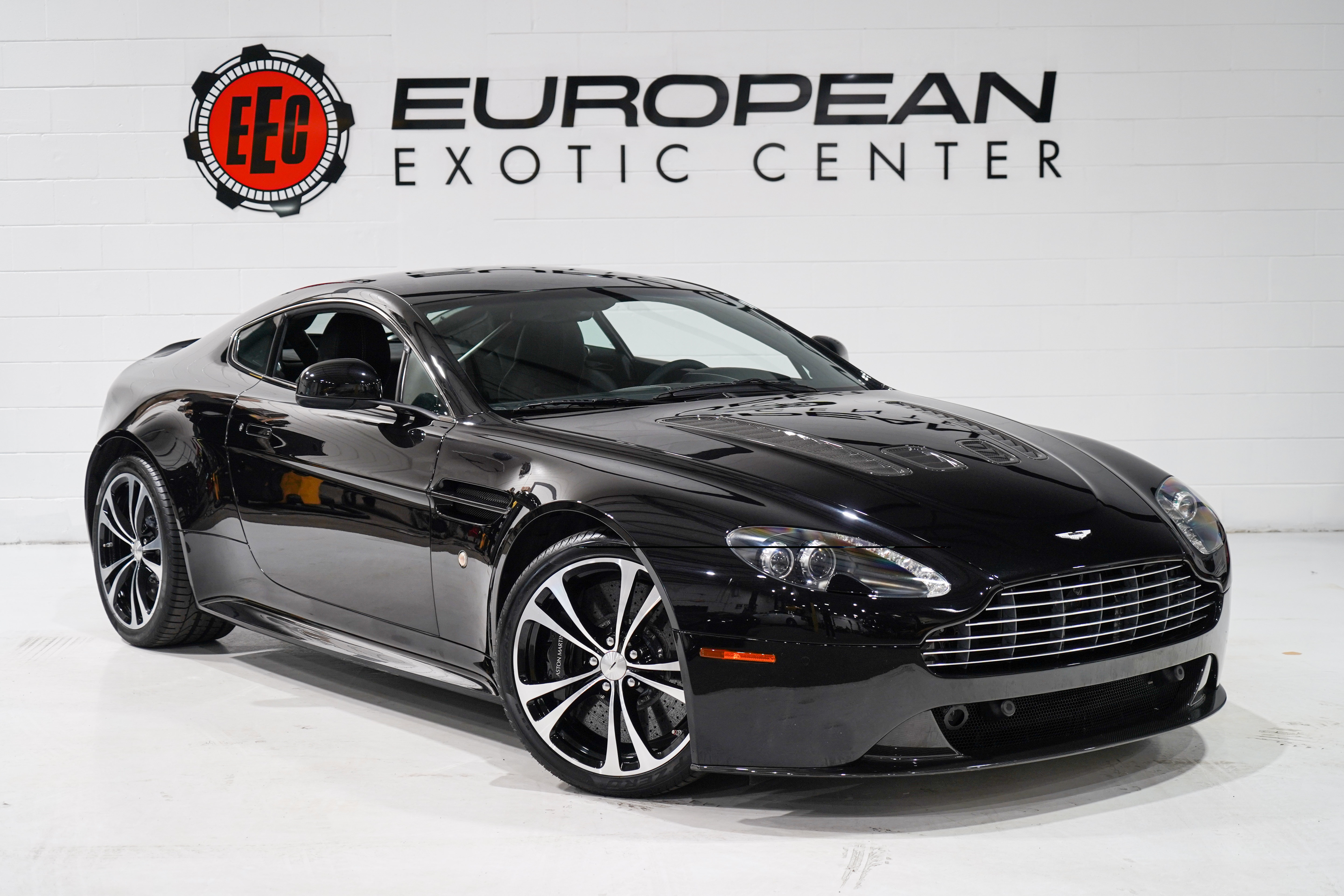 Used 2011 Aston Martin V12 Vantage Carbon Black RWD image 1