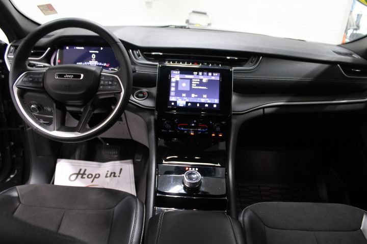 Used 2023 Jeep Grand Cherokee Altitude AWD/4WD image 29