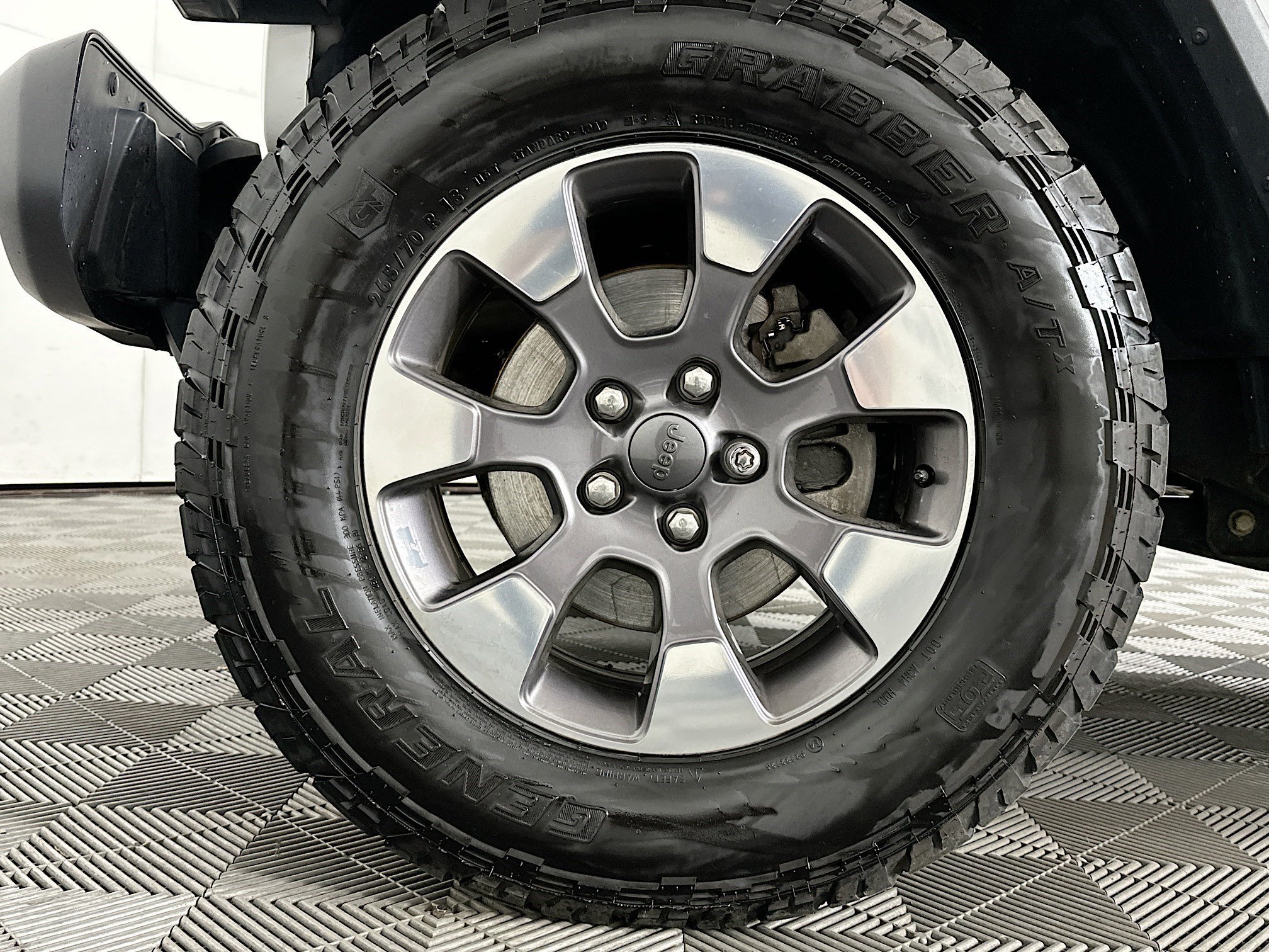 Used 2020 Jeep Wrangler Unlimited Sahara w/ LED Lighting Group AWD/4WD image 34