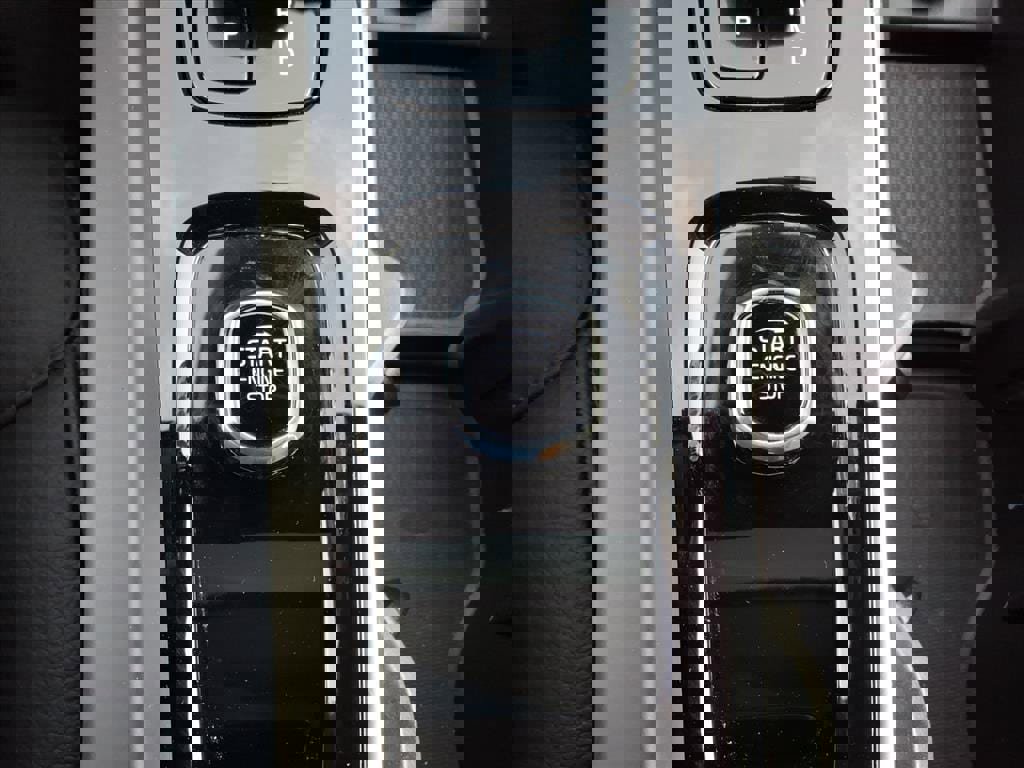 Certified 2025 Volvo XC60 B5 Plus image 26