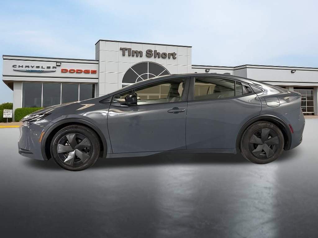 Used 2025 Toyota Prius LE image 2