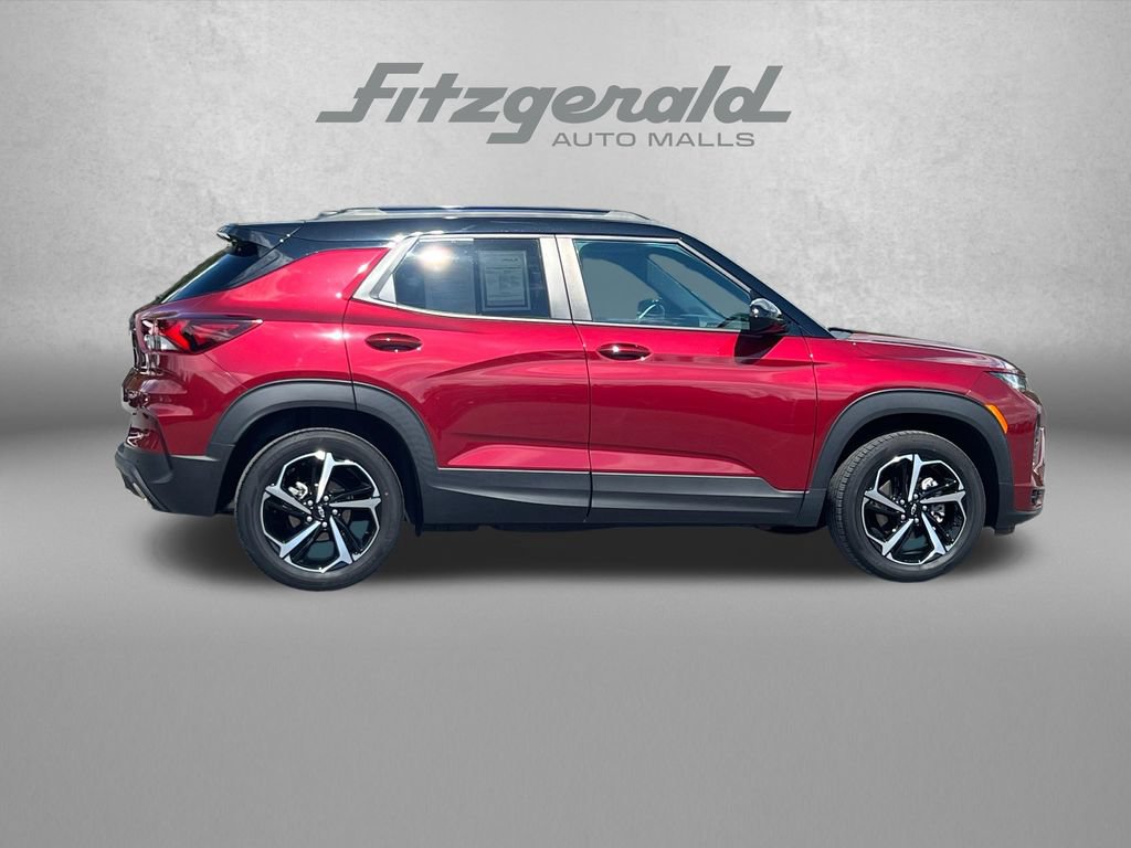 Used 2023 Chevrolet TrailBlazer RS w/ Sun and Liftgate Package AWD/4WD image 3