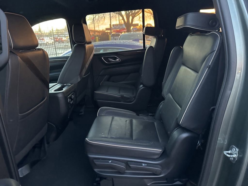 Used 2023 Chevrolet Suburban Premier image 11