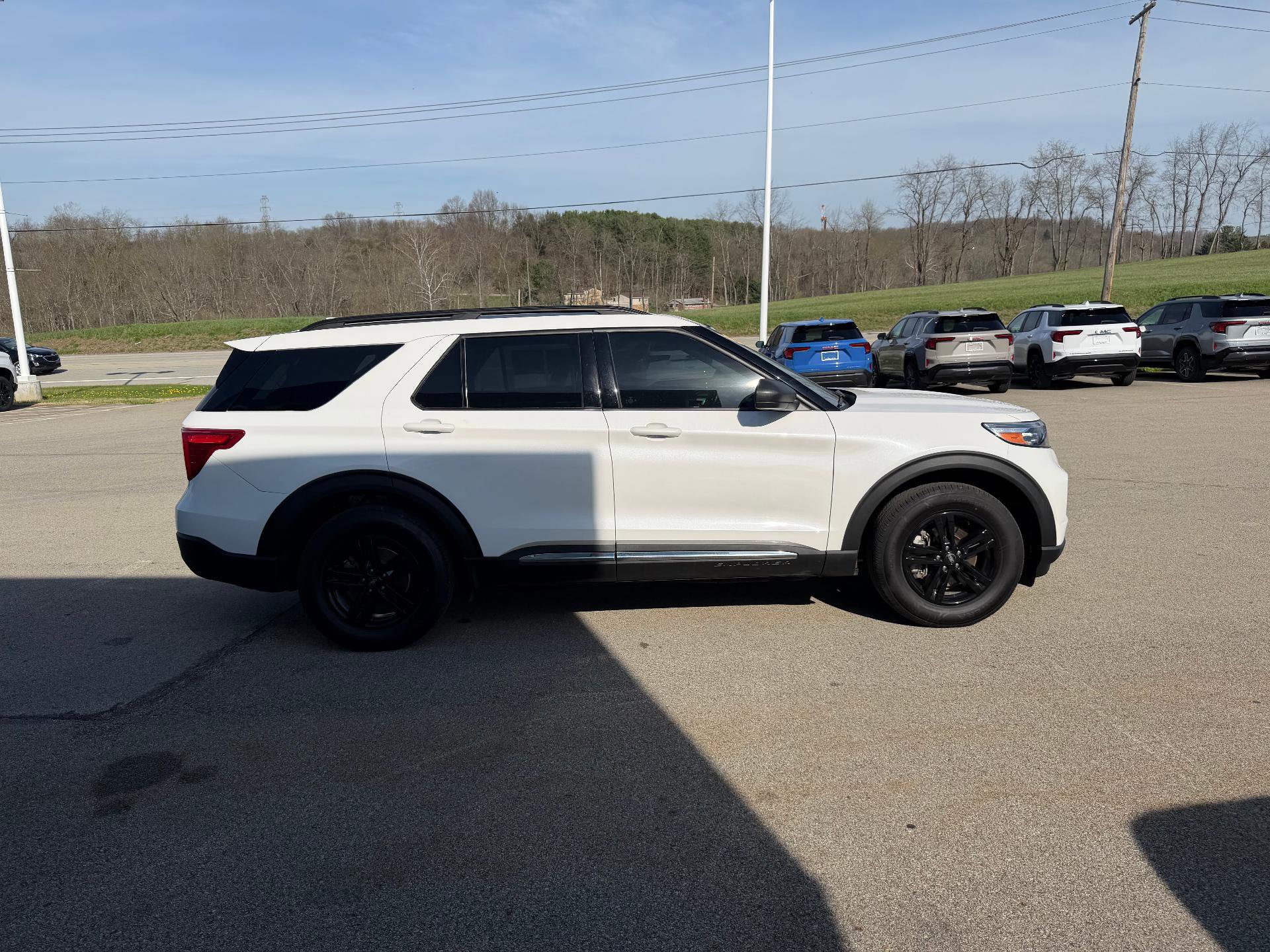 Used 2022 Ford Explorer XLT w/ Equipment Group 202A AWD/4WD image 7