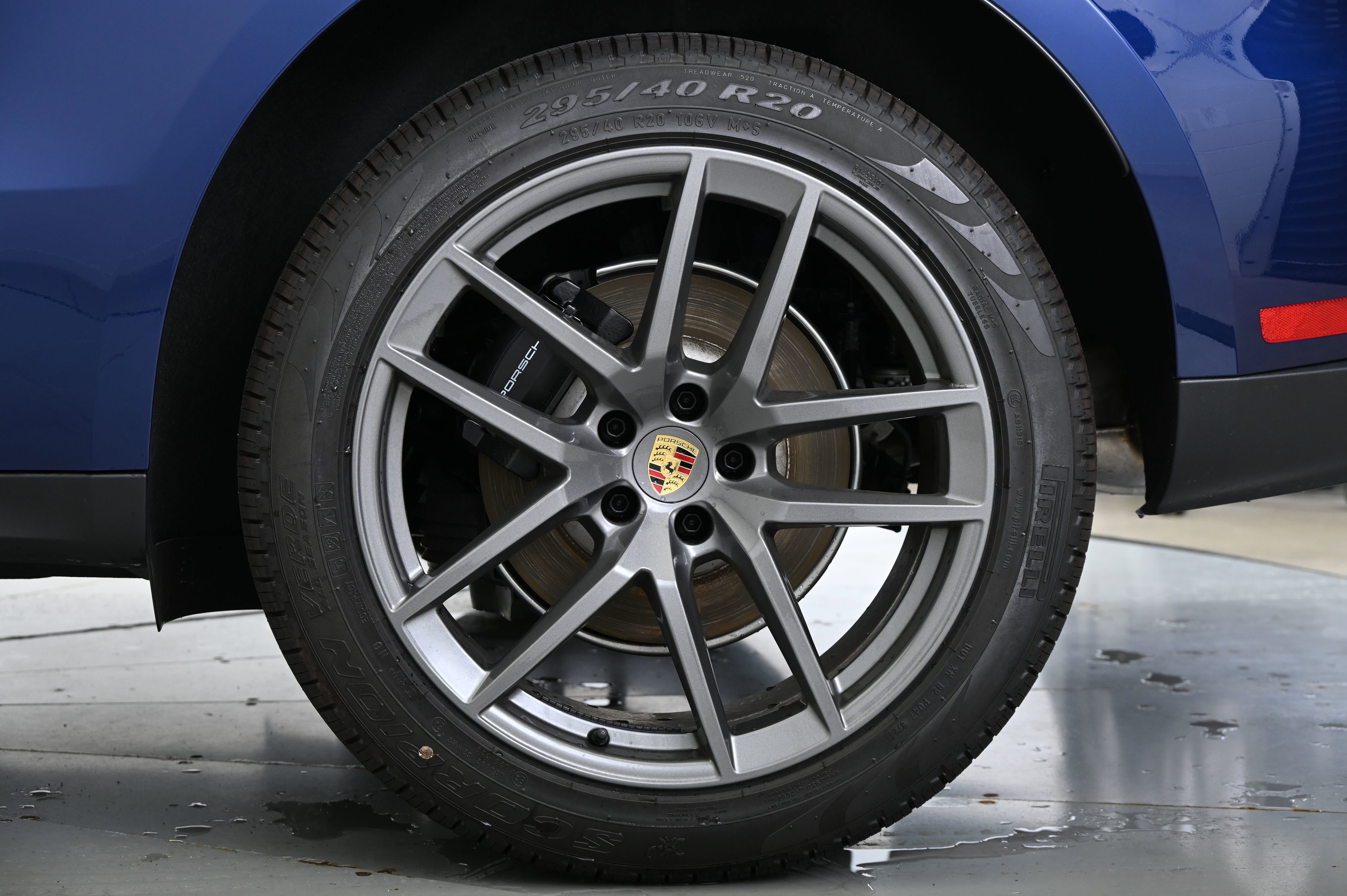 Certified 2025 Porsche Macan image 16