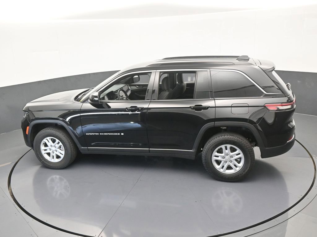 Used 2025 Jeep Grand Cherokee Laredo image 45