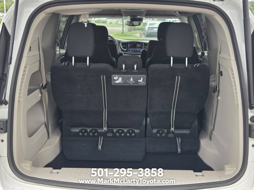 Used 2021 Chrysler Pacifica Touring FWD image 14
