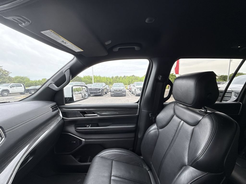 Used 2022 Jeep Wagoneer Series II AWD/4WD image 15