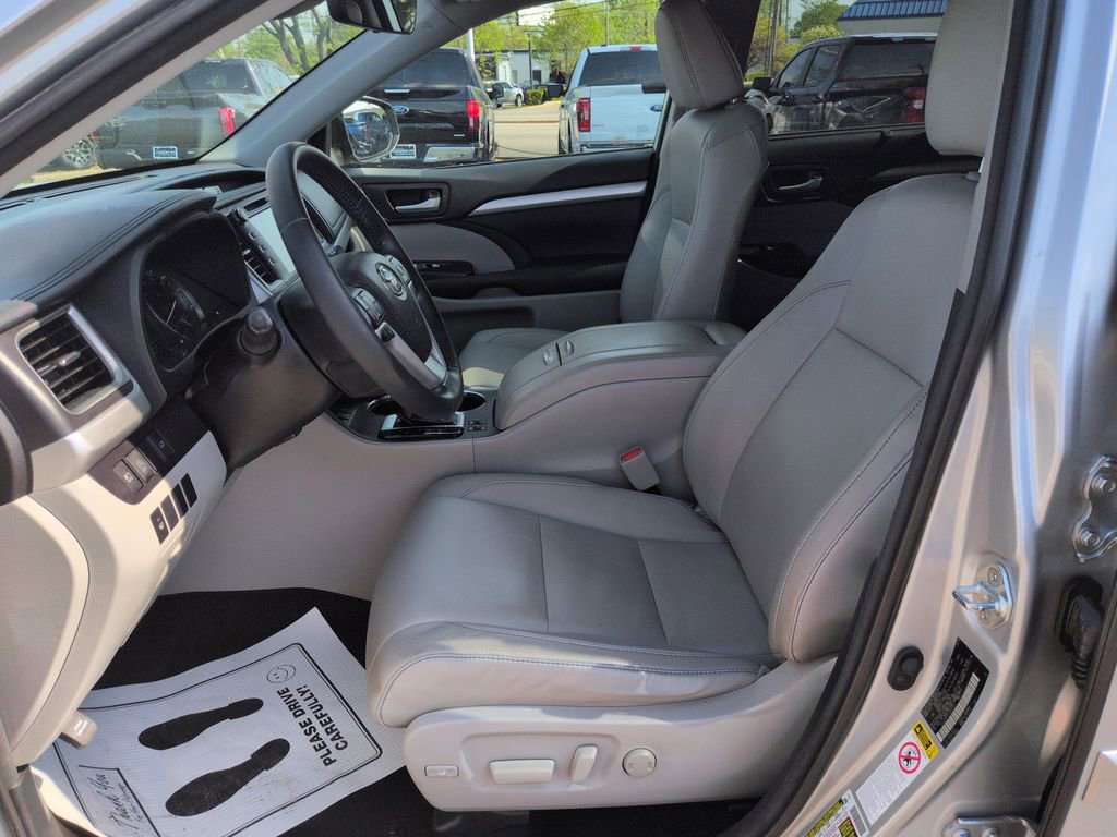 Used 2018 Toyota Highlander XLE AWD/4WD image 9