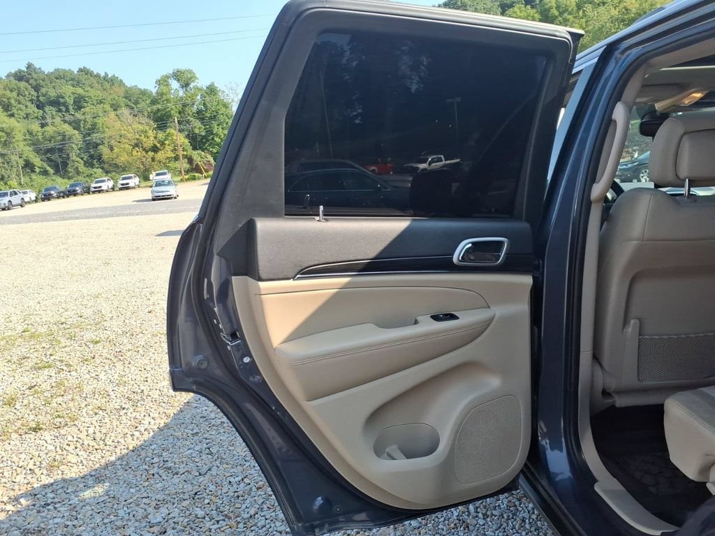 Used 2021 Jeep Grand Cherokee Limited AWD/4WD image 15