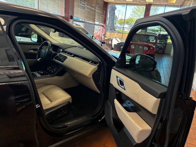 Used 2020 Land Rover Range Rover Velar S image 29