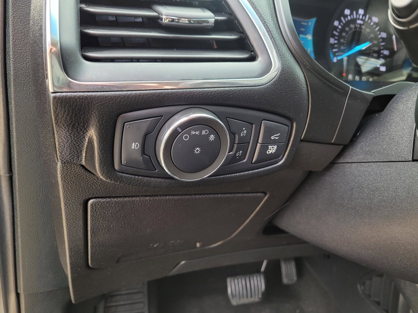 Used 2022 Ford Edge Titanium AWD/4WD image 24