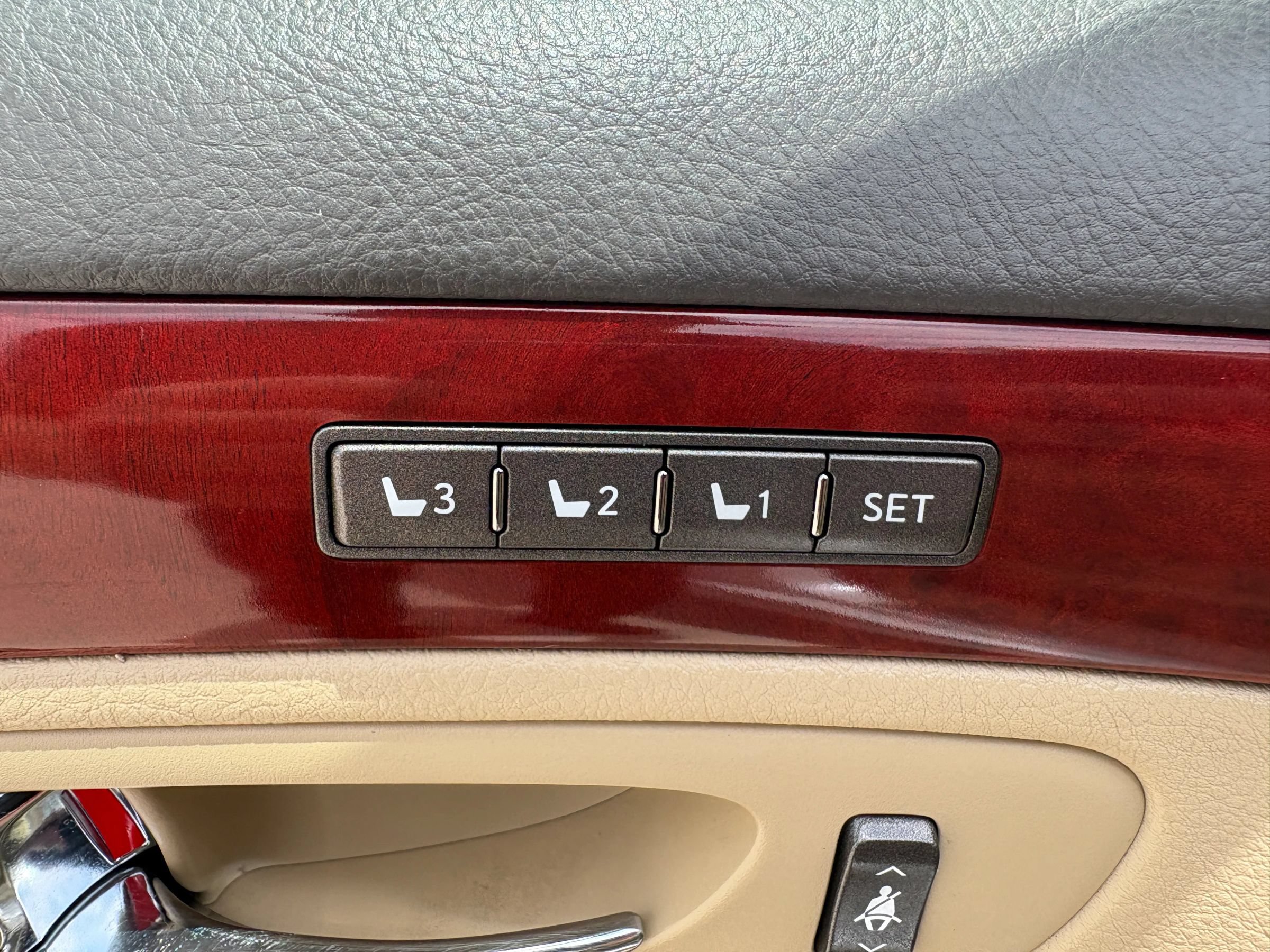 Used 2007 Lexus LS 460 L RWD image 23