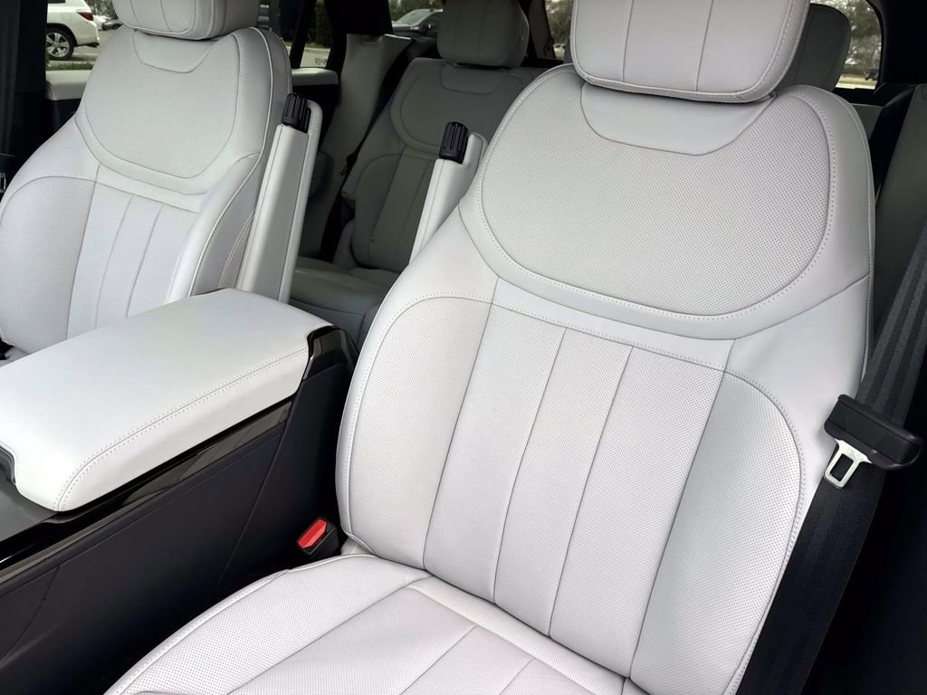 New 2026 Land Rover Range Rover Sport SE AWD/4WD image 18