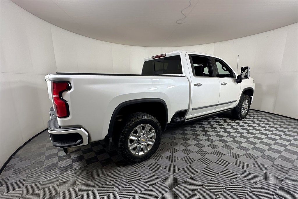 Used 2024 Chevrolet Silverado 3500 High Country w/ High Country Premium Package image 4