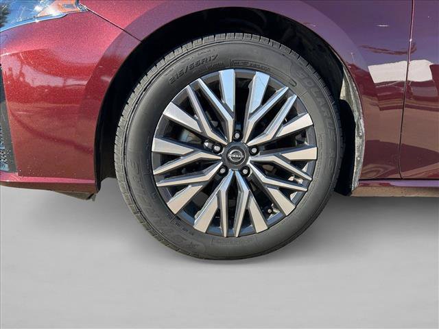 Used 2025 Nissan Altima 2.5 SV FWD image 19