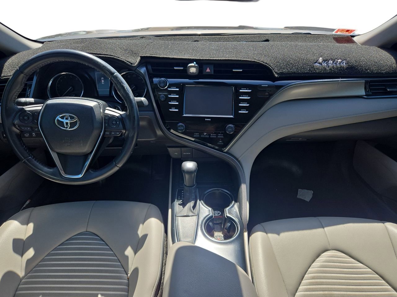 Used 2020 Toyota Camry SE w/ Carpet Mat Package FWD image 9