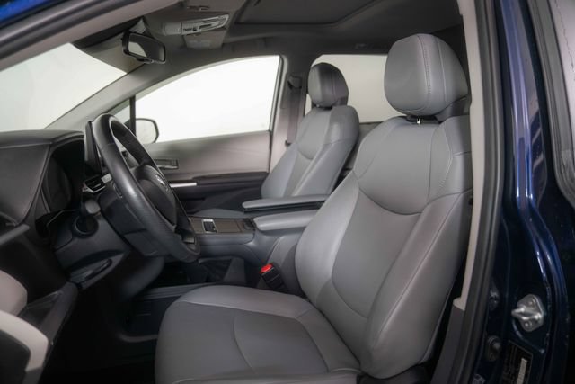 Used 2024 Toyota Sienna XLE FWD image 20
