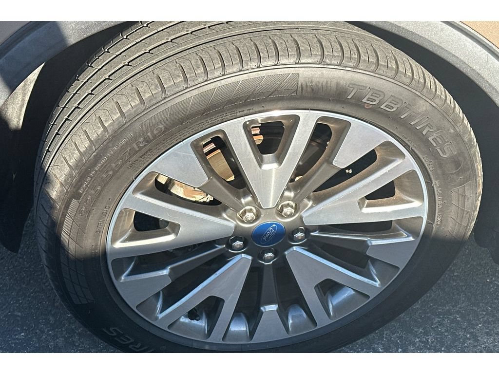 Used 2020 Ford Escape Titanium AWD/4WD image 4