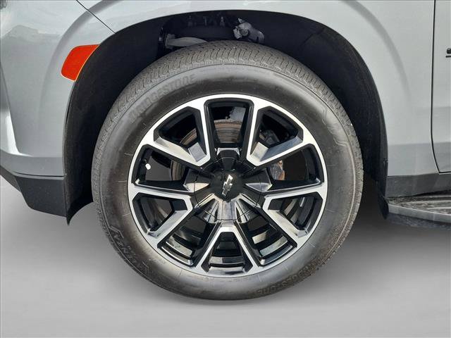 Used 2024 Chevrolet Suburban RST w/ Luxury Package AWD/4WD image 23