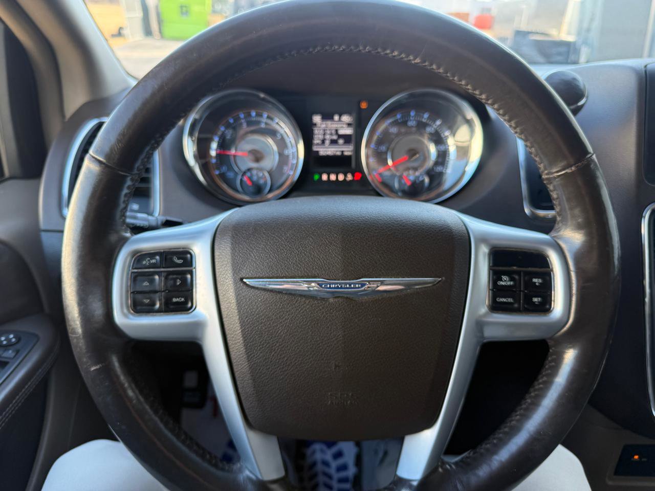 Used 2014 Chrysler Town & Country Touring-L w/ Driver Convenience Group FWD image 21