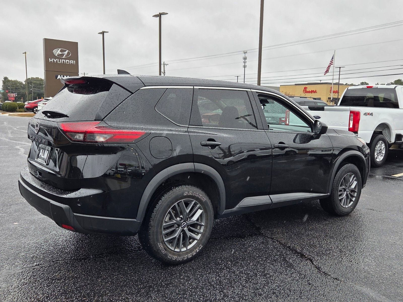Used 2024 Nissan Rogue S image 12