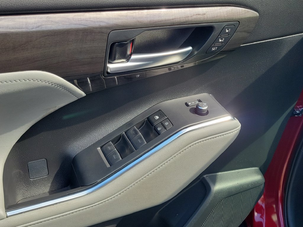 Used 2023 Toyota Highlander Platinum FWD image 20