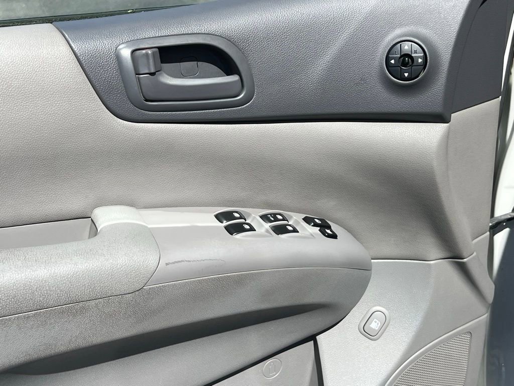 Used 2012 Kia Sedona LX image 25