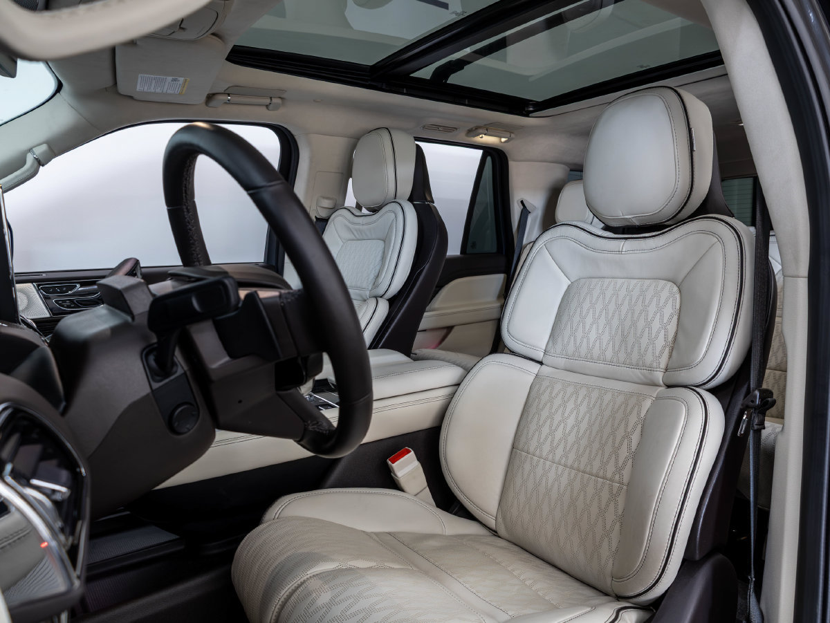 Used 2024 Lincoln Navigator Black Label AWD/4WD image 5
