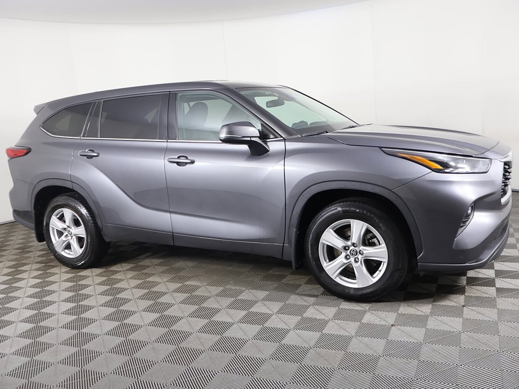 Used 2022 Toyota Highlander LE image 17