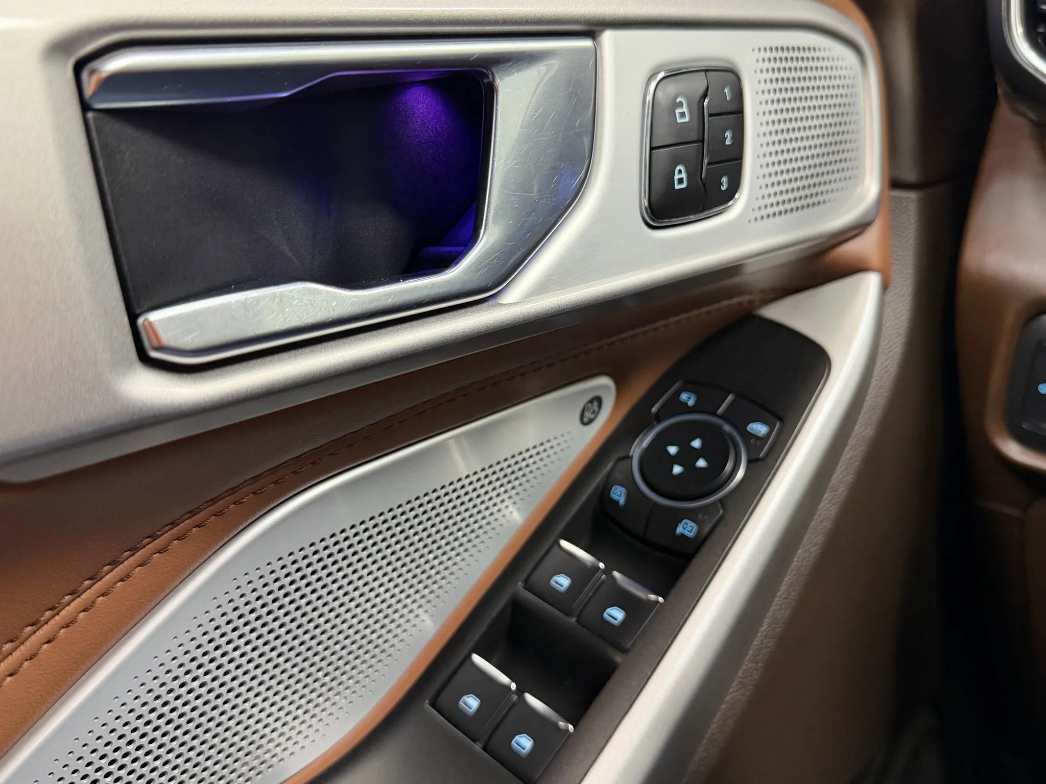 Used 2022 Ford Explorer King Ranch w/ Premium Technology Package image 29