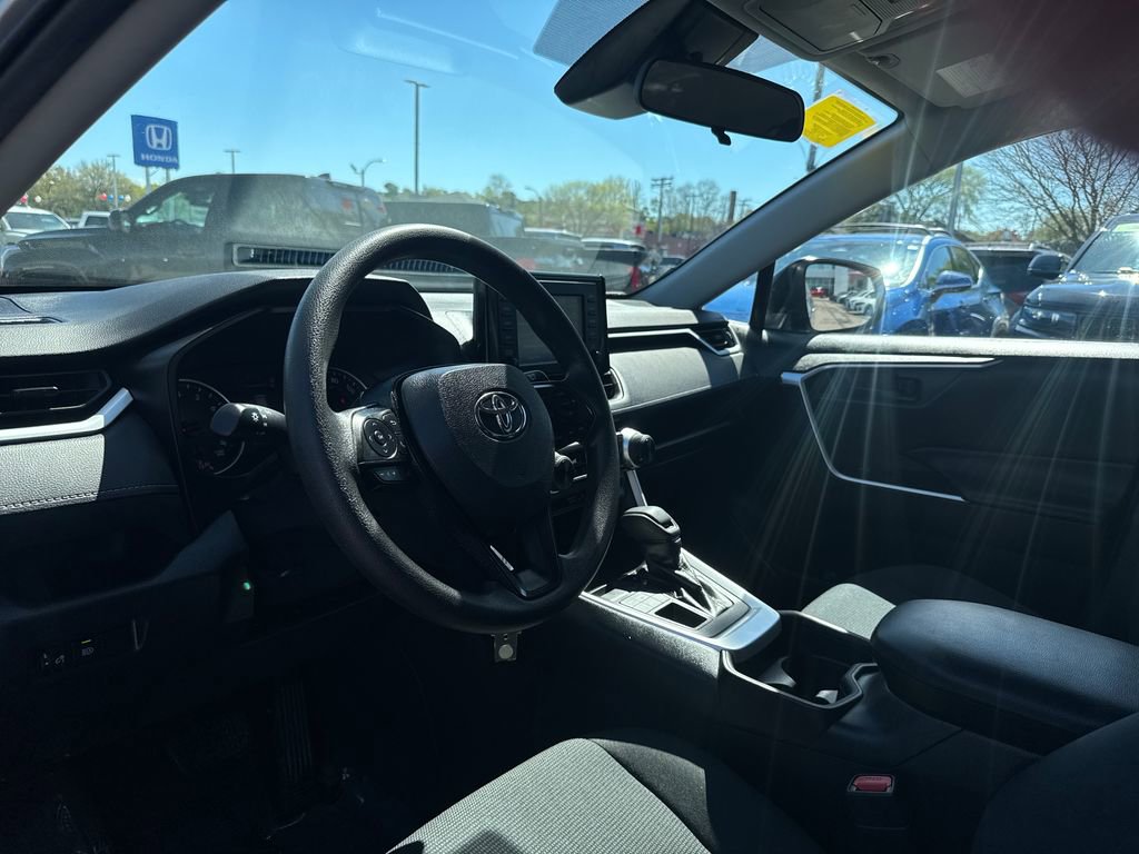 Used 2021 Toyota RAV4 LE w/ Carpet Mat Package (TMS) AWD/4WD image 14