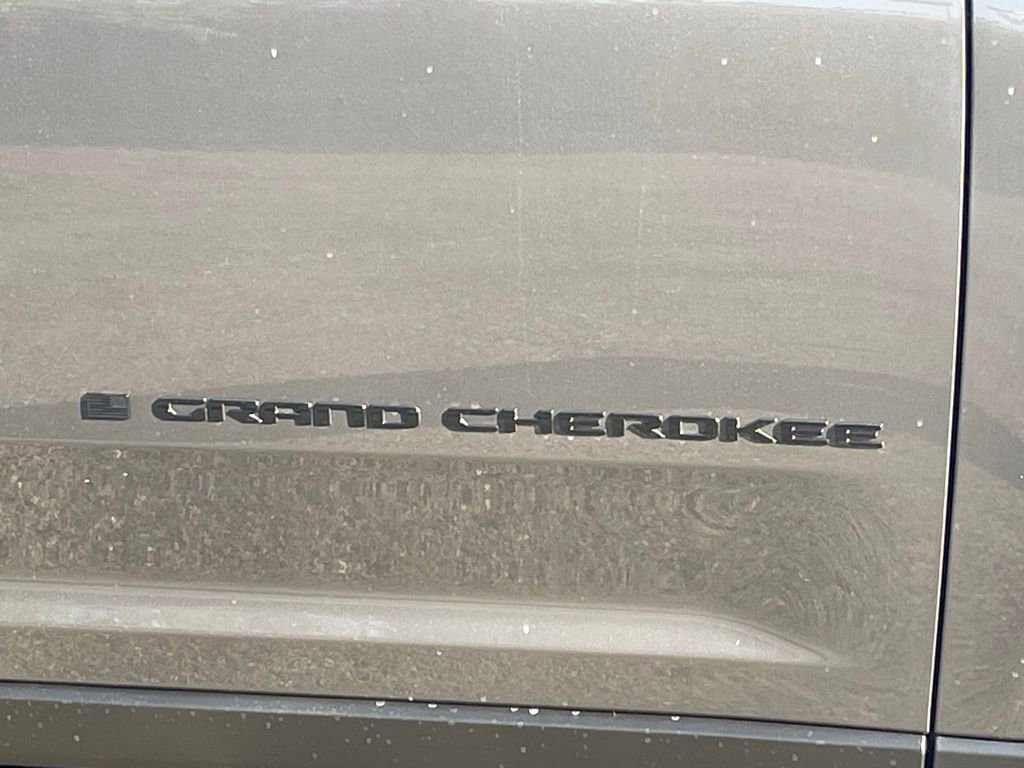 New 2025 Jeep Grand Cherokee L Altitude image 11