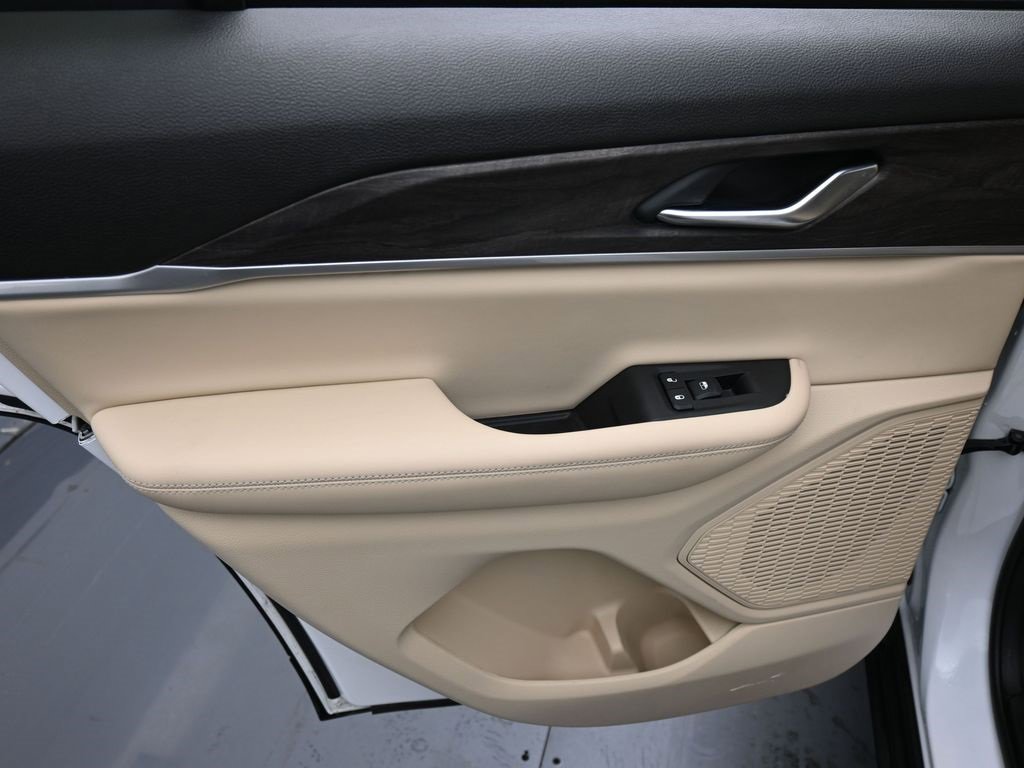 Used 2023 Jeep Grand Cherokee Limited image 11