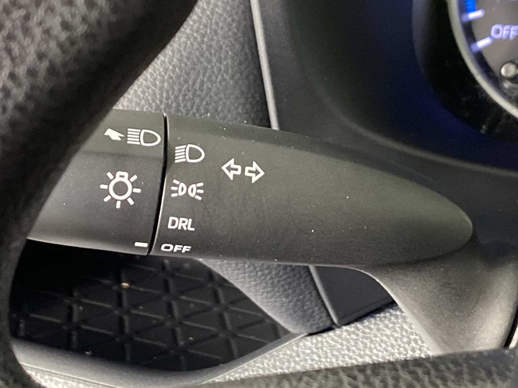 Used 2021 Toyota RAV4 LE AWD/4WD image 18