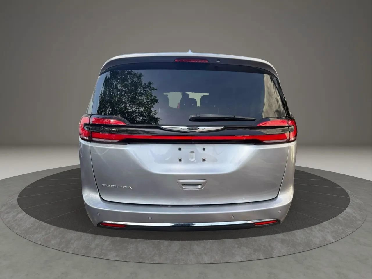 Used 2021 Chrysler Pacifica Touring w/ Uconnect Theater Family Group image 6